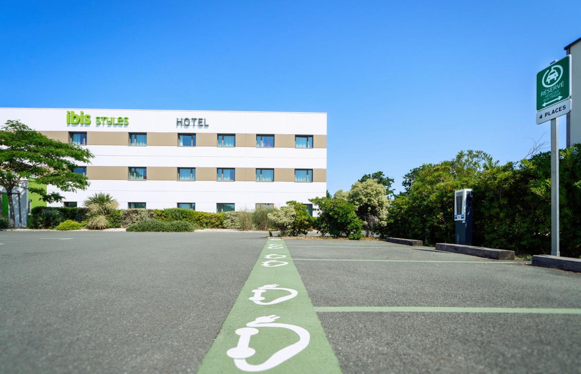 Hotel Ibis Styles Les Sables Olonne Esterno foto